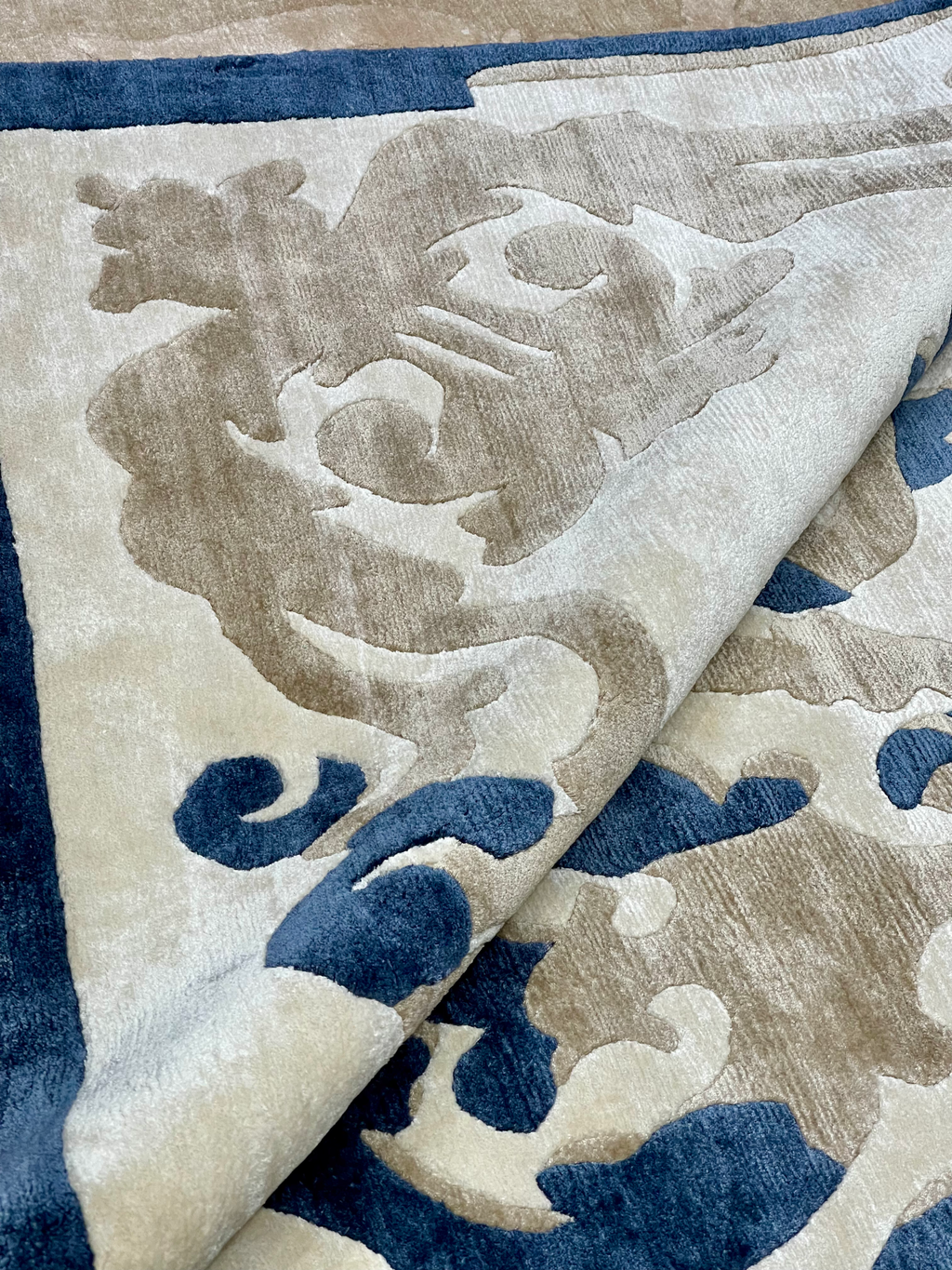 Ghost Deep Blue Luxury Rug 180 X 270