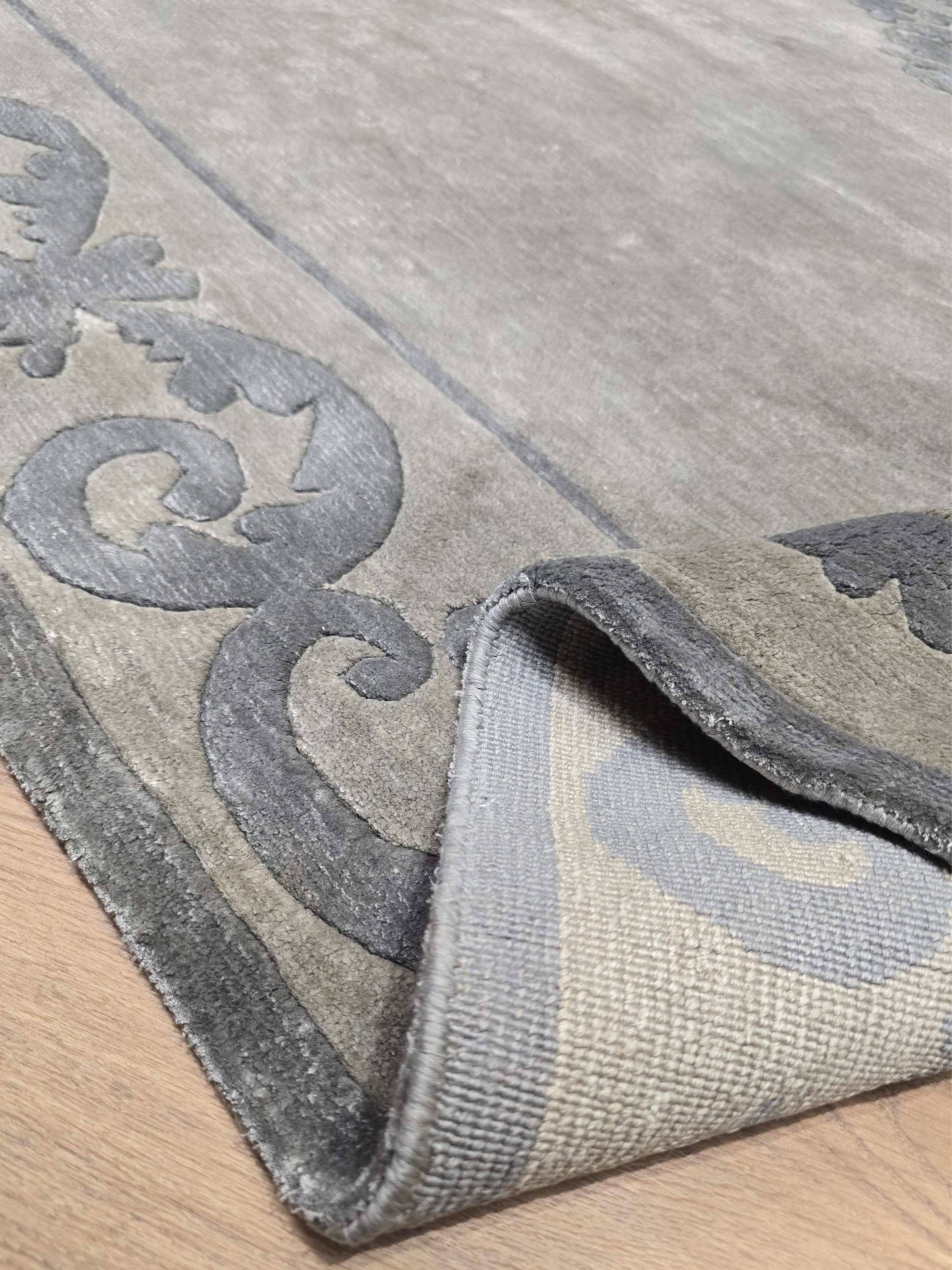 Pearl Luxury Rug 180 X 270