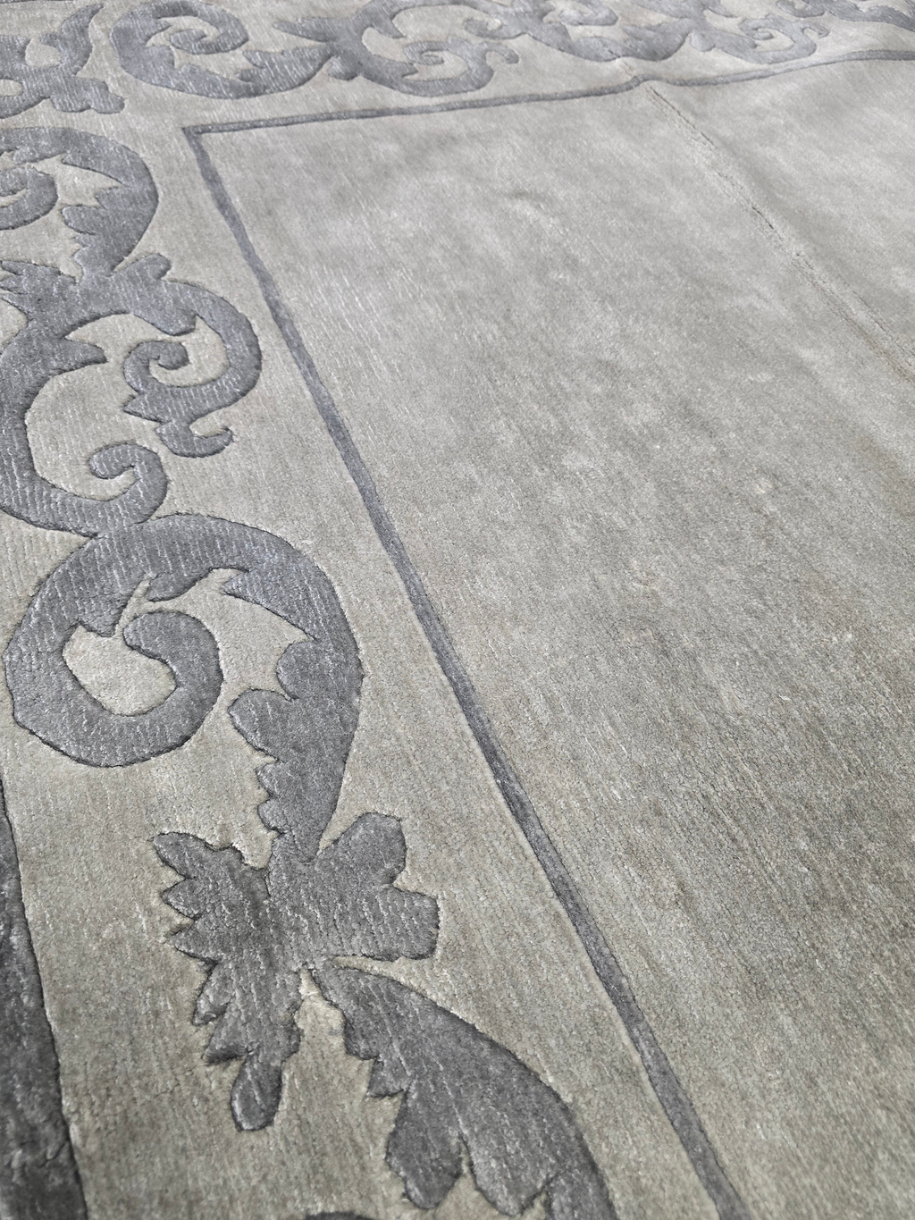 Pearl Luxury Rug 180 X 270